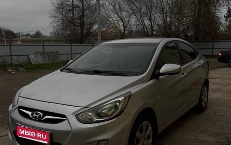Hyundai Solaris II рестайлинг, 2012 год, 890 000 рублей, 1 фотография