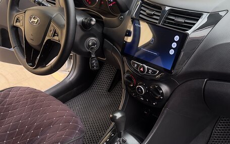 Hyundai Solaris II рестайлинг, 2012 год, 890 000 рублей, 5 фотография