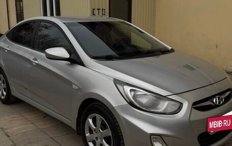 Hyundai Solaris II рестайлинг, 2012 год, 890 000 рублей, 2 фотография