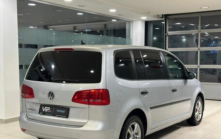 Volkswagen Touran III, 2010 год, 895 000 рублей, 6 фотография