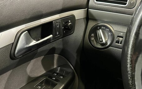 Volkswagen Touran III, 2010 год, 895 000 рублей, 10 фотография