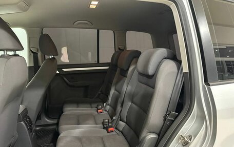 Volkswagen Touran III, 2010 год, 895 000 рублей, 8 фотография