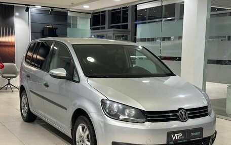 Volkswagen Touran III, 2010 год, 895 000 рублей, 3 фотография