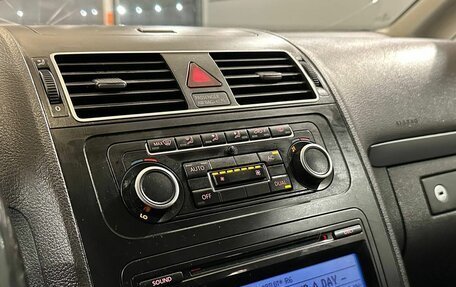 Volkswagen Touran III, 2010 год, 895 000 рублей, 11 фотография