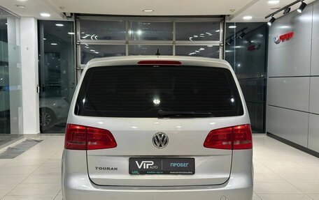 Volkswagen Touran III, 2010 год, 895 000 рублей, 5 фотография