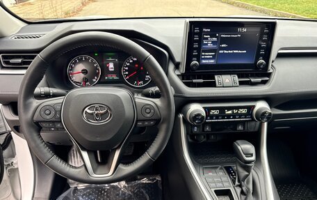 Toyota RAV4, 2020 год, 4 750 000 рублей, 8 фотография