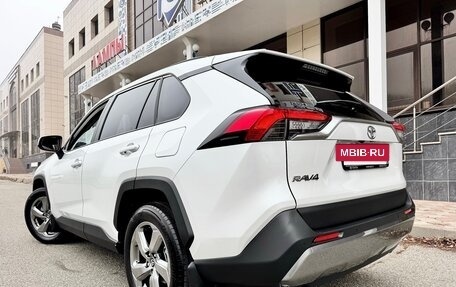 Toyota RAV4, 2020 год, 4 750 000 рублей, 4 фотография