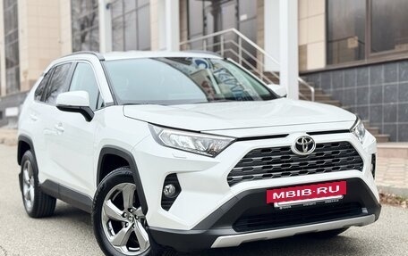 Toyota RAV4, 2020 год, 4 750 000 рублей, 2 фотография