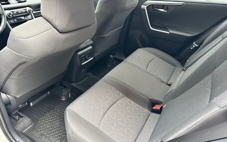 Toyota RAV4, 2020 год, 4 750 000 рублей, 28 фотография