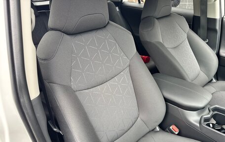 Toyota RAV4, 2020 год, 4 750 000 рублей, 32 фотография