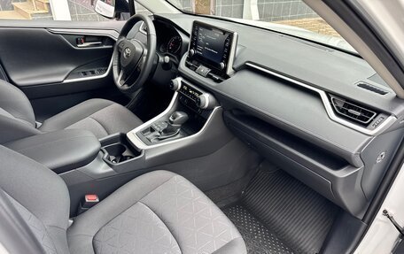 Toyota RAV4, 2020 год, 4 750 000 рублей, 31 фотография