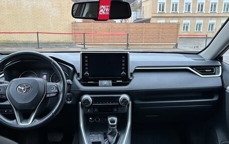 Toyota RAV4, 2020 год, 3 700 000 рублей, 6 фотография