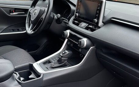 Toyota RAV4, 2020 год, 3 700 000 рублей, 8 фотография