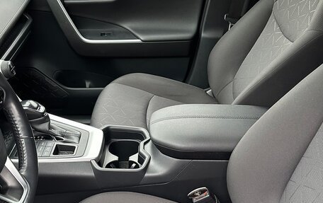 Toyota RAV4, 2020 год, 3 700 000 рублей, 9 фотография