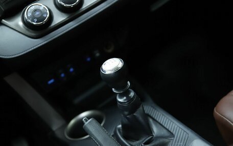 Toyota RAV4, 2015 год, 1 900 000 рублей, 13 фотография