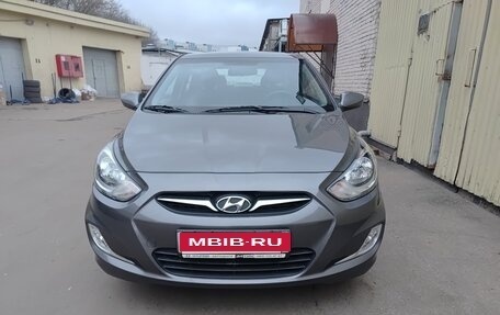 Hyundai Solaris II рестайлинг, 2012 год, 1 100 000 рублей, 1 фотография