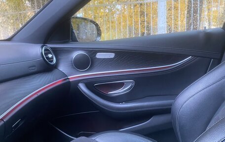 Mercedes-Benz E-Класс, 2018 год, 2 250 000 рублей, 4 фотография