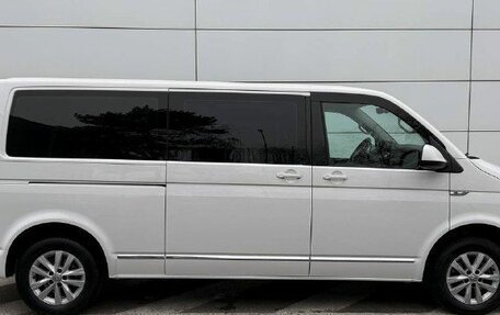 Volkswagen Caravelle T6 рестайлинг, 2017 год, 2 980 000 рублей, 5 фотография