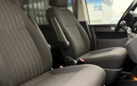 Volkswagen Caravelle T6 рестайлинг, 2017 год, 2 980 000 рублей, 12 фотография