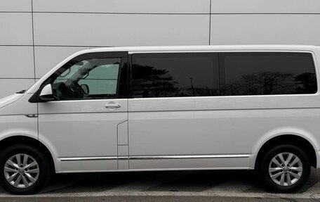 Volkswagen Caravelle T6 рестайлинг, 2017 год, 2 980 000 рублей, 8 фотография