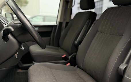 Volkswagen Caravelle T6 рестайлинг, 2017 год, 2 980 000 рублей, 11 фотография