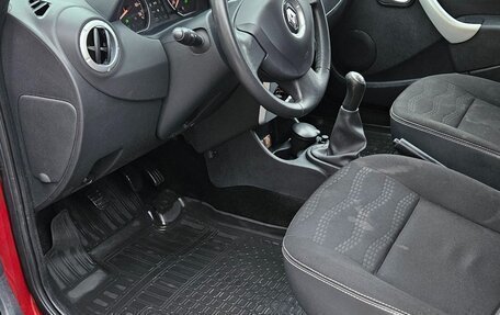 Renault Sandero I, 2013 год, 900 000 рублей, 11 фотография