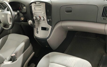 Hyundai H-1 II рестайлинг, 2013 год, 1 770 000 рублей, 13 фотография