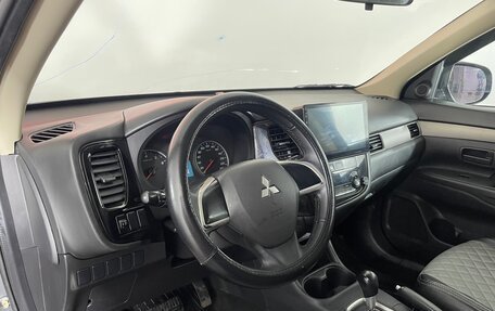 Mitsubishi Outlander III рестайлинг 3, 2014 год, 1 399 000 рублей, 8 фотография