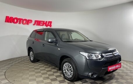 Mitsubishi Outlander III рестайлинг 3, 2014 год, 1 399 000 рублей, 3 фотография