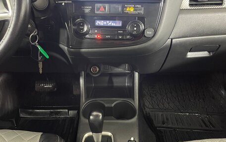 Mitsubishi Outlander III рестайлинг 3, 2014 год, 1 399 000 рублей, 14 фотография