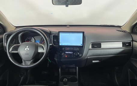 Mitsubishi Outlander III рестайлинг 3, 2014 год, 1 399 000 рублей, 10 фотография
