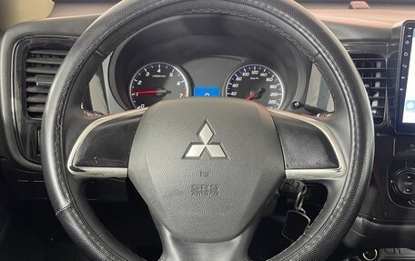 Mitsubishi Outlander III рестайлинг 3, 2014 год, 1 399 000 рублей, 11 фотография