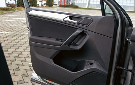 Volkswagen Tiguan II, 2019 год, 2 195 000 рублей, 12 фотография