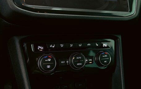 Volkswagen Tiguan II, 2019 год, 2 195 000 рублей, 15 фотография