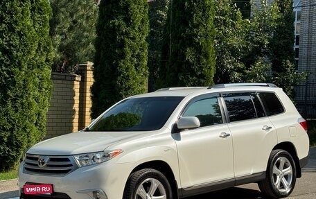 Toyota Highlander III, 2013 год, 2 350 000 рублей, 1 фотография