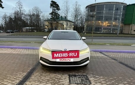 Skoda Superb III рестайлинг, 2020 год, 2 850 000 рублей, 2 фотография