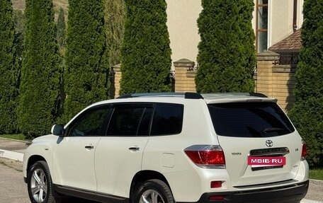 Toyota Highlander III, 2013 год, 2 350 000 рублей, 2 фотография