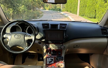 Toyota Highlander III, 2013 год, 2 350 000 рублей, 11 фотография