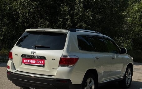 Toyota Highlander III, 2013 год, 2 350 000 рублей, 4 фотография