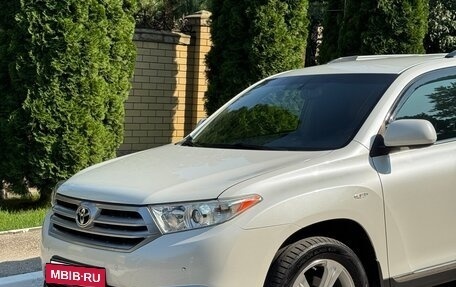 Toyota Highlander III, 2013 год, 2 350 000 рублей, 6 фотография