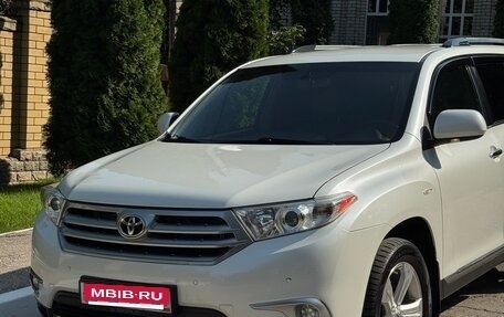 Toyota Highlander III, 2013 год, 2 350 000 рублей, 10 фотография