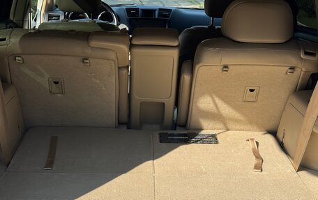 Toyota Highlander III, 2013 год, 2 350 000 рублей, 18 фотография