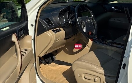 Toyota Highlander III, 2013 год, 2 350 000 рублей, 15 фотография