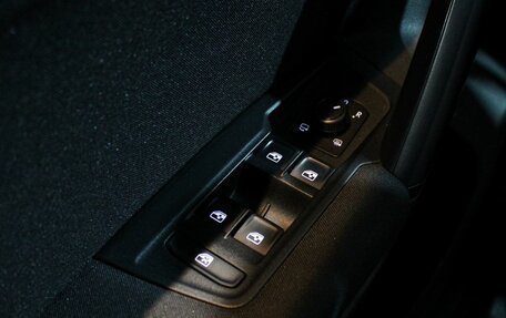 Volkswagen Tiguan II, 2021 год, 2 699 000 рублей, 17 фотография