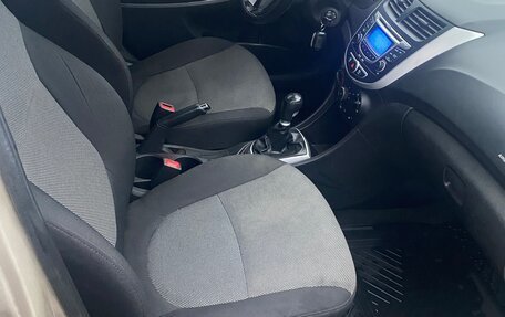 Hyundai Solaris II рестайлинг, 2011 год, 645 000 рублей, 7 фотография