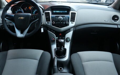 Chevrolet Cruze II, 2010 год, 699 000 рублей, 6 фотография