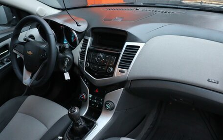 Chevrolet Cruze II, 2010 год, 699 000 рублей, 10 фотография