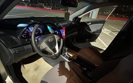 Hyundai Solaris II рестайлинг, 2011 год, 850 000 рублей, 6 фотография