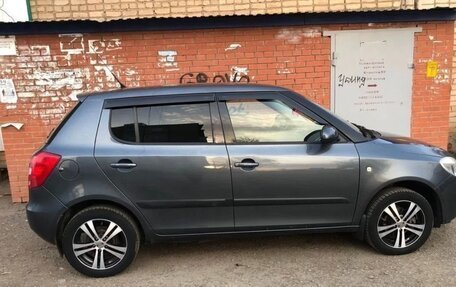 Skoda Fabia II, 2009 год, 380 000 рублей, 2 фотография