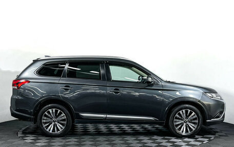 Mitsubishi Outlander III рестайлинг 3, 2018 год, 1 897 000 рублей, 4 фотография